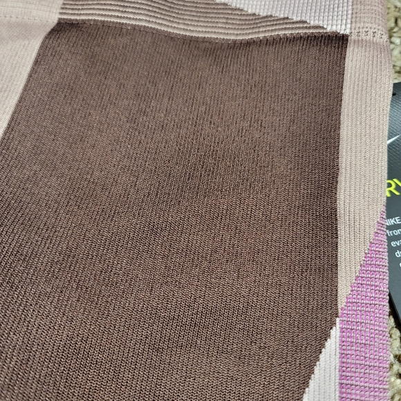 Nike Icon Clash Sculpt Seamless 8" Training Shorts - Picture 3 of 11